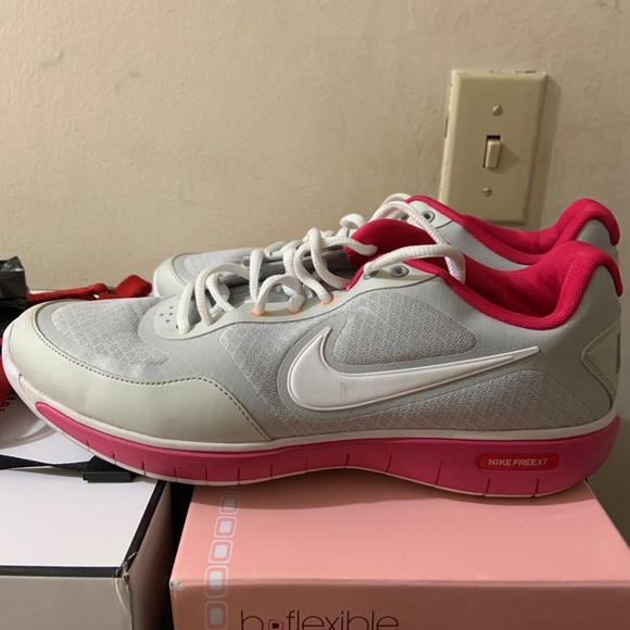 Nike Women Running shoe - Picture 1 of 4